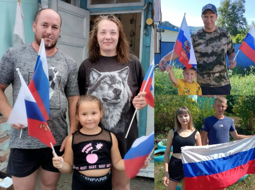 22 августа В с. Анна прошёл флешмоб, посвященный Дню Государственного флага России! Проведение флешмоба– это не только патриотический жест, но и способ отдать дань уважения героизму тех, кто защищал и защищает нашу Родину.