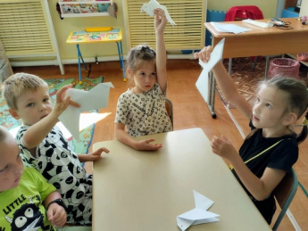 3 сентября СП "Клуб села Анна" провёл для детей мастер-класс по изготовлению бумажных голубей "Мир на планете, счастливые дети".