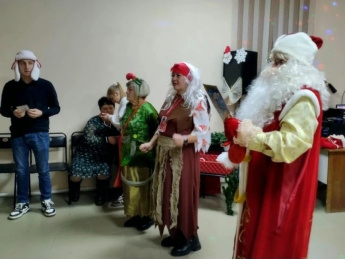31 декабря жители села Анна встретили Новый год яркой и насыщенной программой! Веселые игры, хороводы и поздравления от сказочных персонажей создали атмосферу настоящего праздника