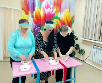 В "Клубе села Анна" прошёл замечательный вечер отдыха, посвящённый празднику 8 марта!Участники наслаждались увлекательной игровой программой "Танцуй и веселись".
